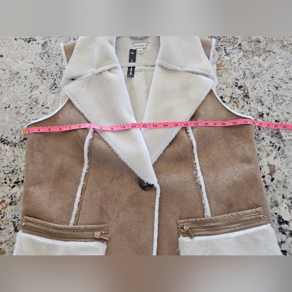 Susan Graver Faux Fur Vest - Picture 7 of 9